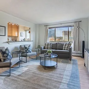 https://vibrant-downtown-king-bed-work-desk-kitchen.seattlehotelsites.com